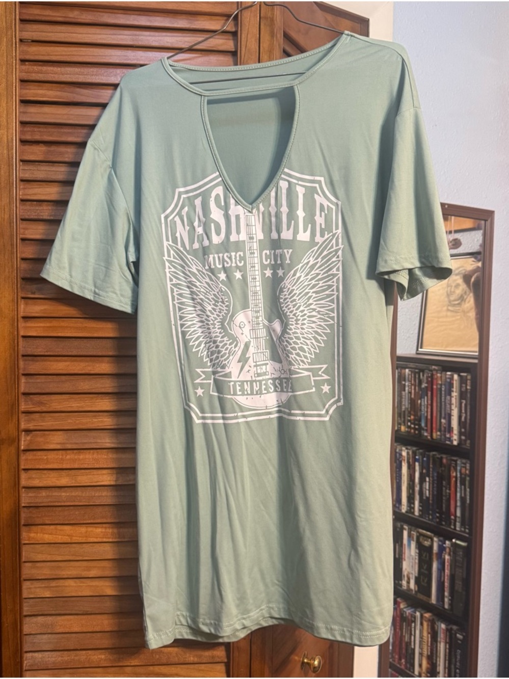 Nashville Graphic Keyhole Neck Tee - Sage Green